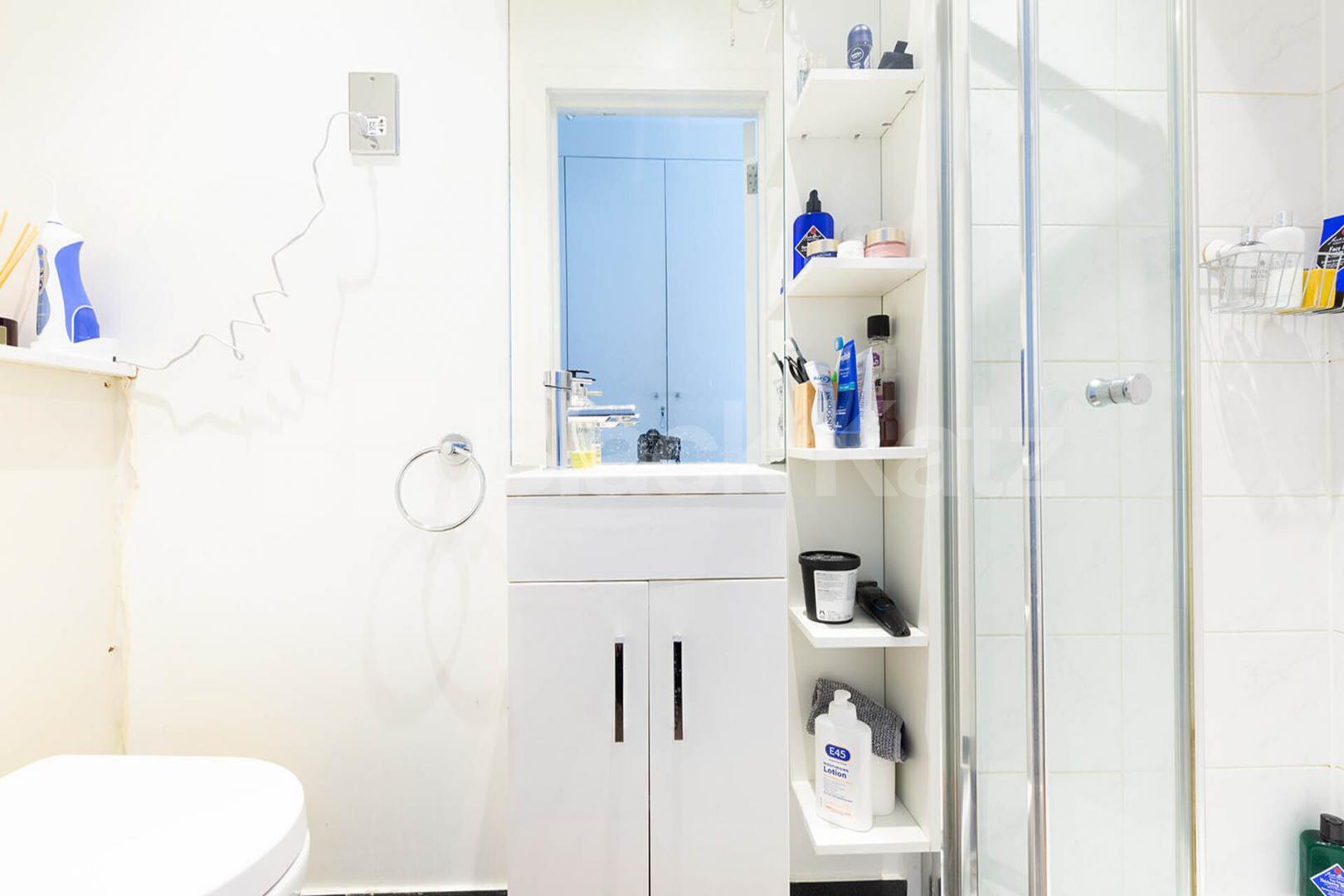 Nicely renovated 1 bedroom property located a minute walk to a station  Caledonian Road, Caledonian Road